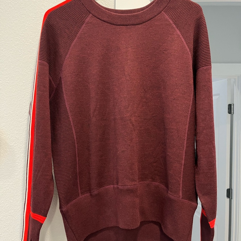 Athleta maroon crew neck sweater with thumb holes